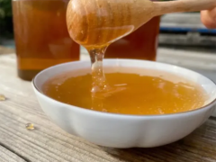 “蜂蜜养生”骗了你多少年？抗癌解酒都难有效，这5个作用才正确